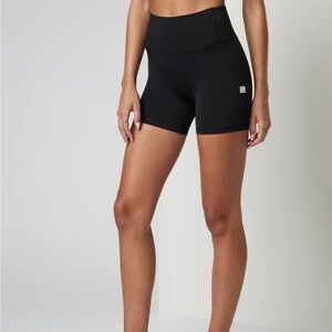 Vuori AllTheFeelst™ Short 4" black size small